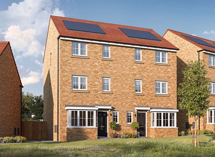 4 Bedroom Semi-Detached House To Rent In Oriens Field, Scarborough, YO11