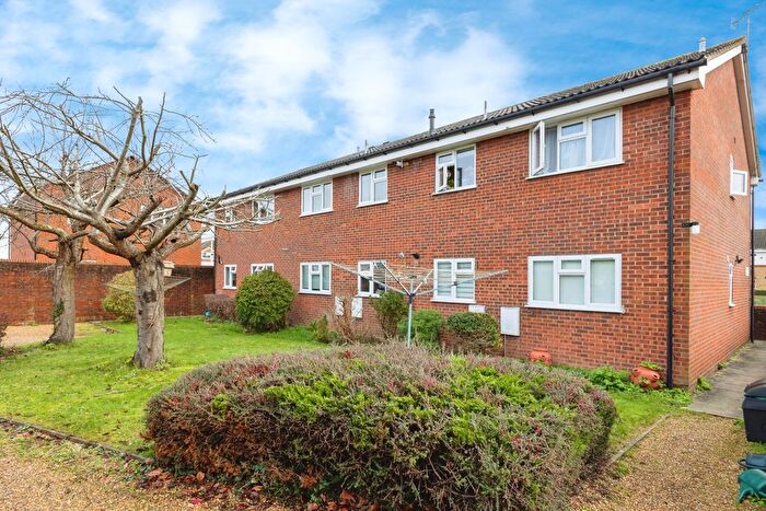 1 Bedroom Flat For Sale In Stocton Close, Guildford, Surrey, GU1