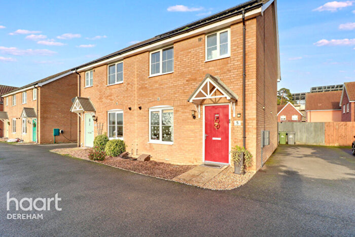 3 Bedroom Semi-Detached House For Sale In Adland Road, Carbrooke, IP25