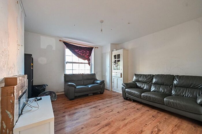 2 Bedroom Flat For Sale In Bramble House, Bow, London, E3