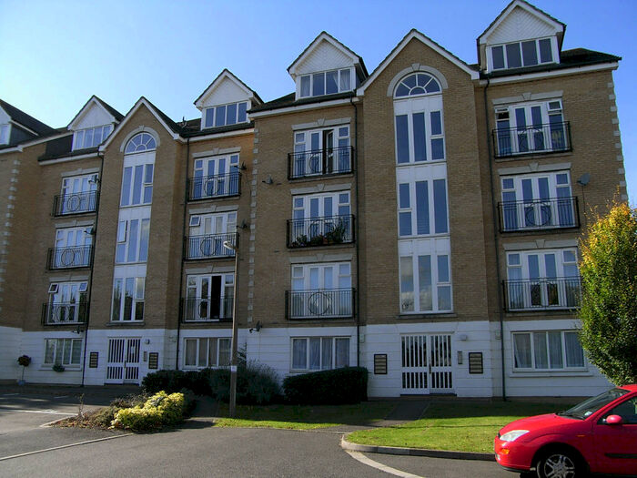 2 Bedroom Flat To Rent In Beverley Mews, Crawley, RH10