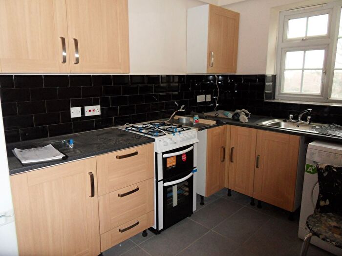 3 Bedroom Maisonette To Rent In Sheaveshill Court, Colindale, NW9