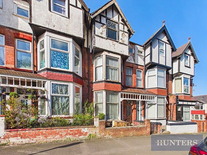 7 Bedroom Terraced House For Sale In Dean Road, Scarborough, YO12