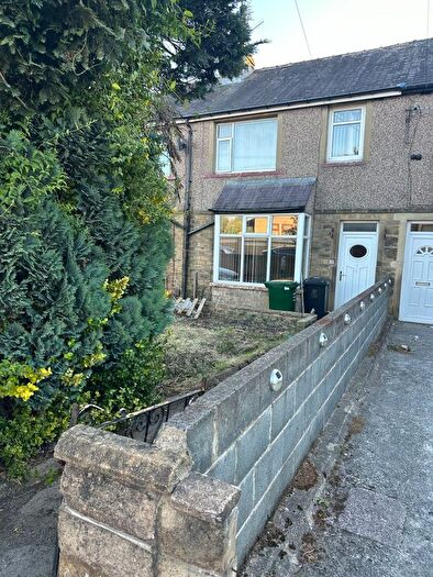 3 Bedroom Town House To Rent In Northside Terrace, Bradford, West Yorkshire, BD7