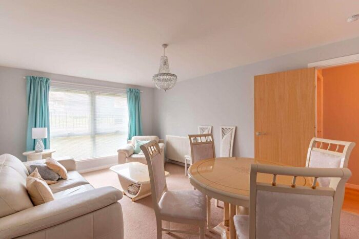 2 Bedroom Flat To Rent In L – Greendykes Road, Edinburgh, EH16