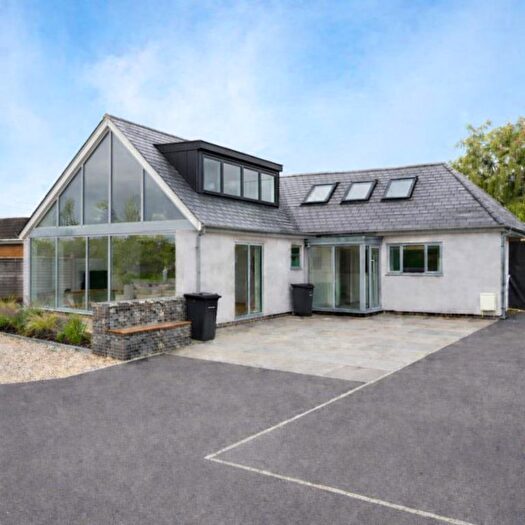 3 Bedroom Detached Bungalow For Sale In St. Neots Road, Hardwick, CB23
