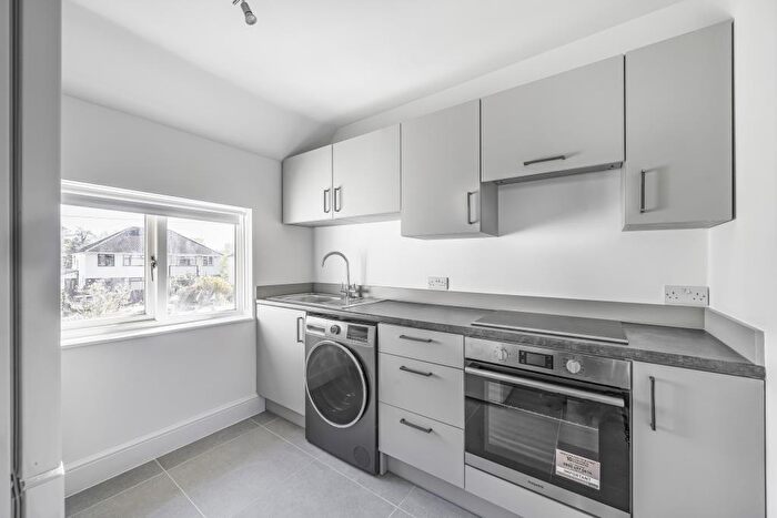 2 Bedroom Flat To Rent In Kennington, Oxford, OX1