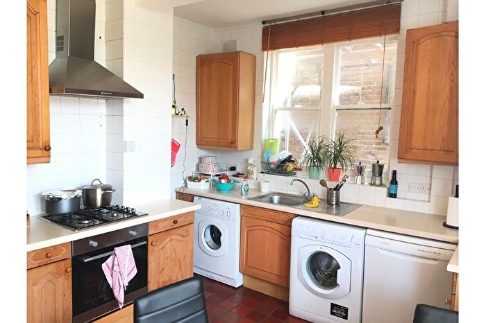 5 Bedroom Flat To Rent In Greyhound Road, Hammersmith, London, W6