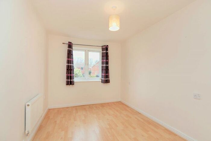 4 Bedroom Semi-Detached House To Rent In Blunt Road, Beggarwood, Basingstoke, Hampshire RG22