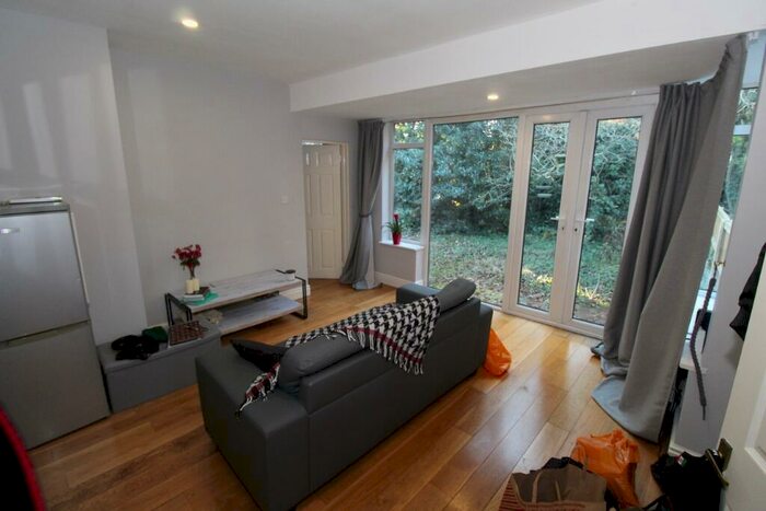 1 Bedroom Flat To Rent In Raleigh Street, Nottingham, NG7