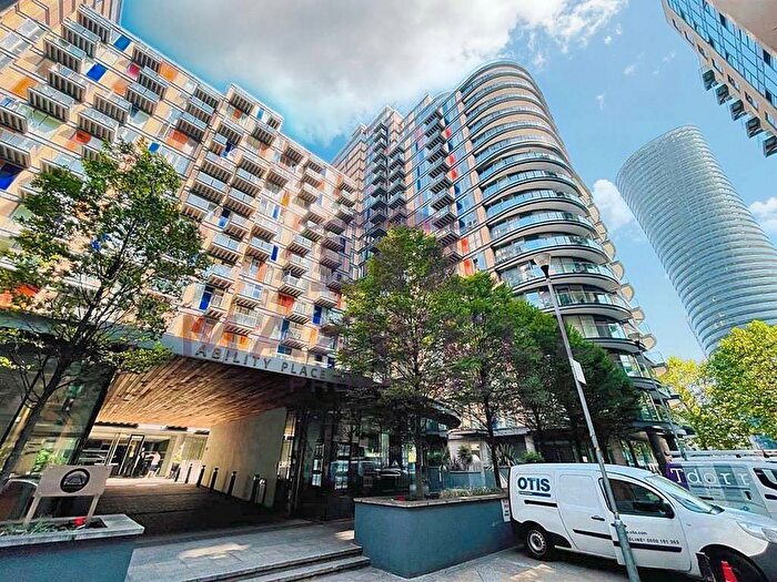 Studio To Rent In Millharbour, London, E14