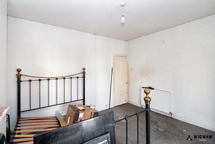 2 Bedroom End Of Terrace House For Sale In Perth Street West, Hull, HU5