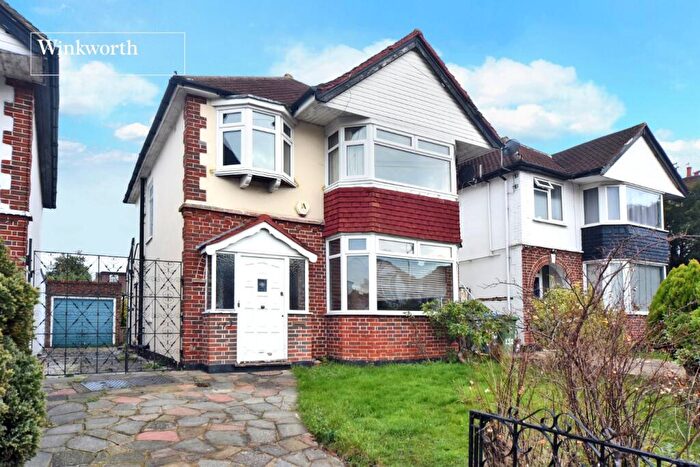 3 Bedroom Detached House For Sale In Manor Drive North, Worcester Park, Surrey, KT4