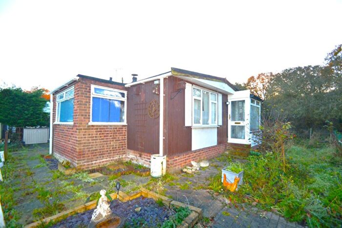 2 Bedroom Mobile Home For Sale In The Dome Village, Hockley, SS5