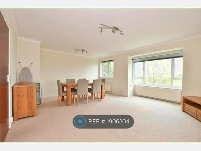 2 Bedroom Flat To Rent In Heath Road, Haywards Heath, RH16