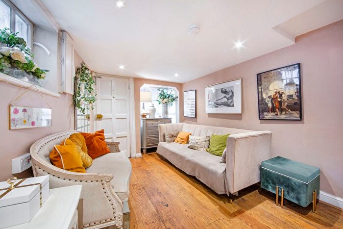 2 Bedroom End Of Terrace House To Rent In Golden Yard, Holly Bush Steps, NW3