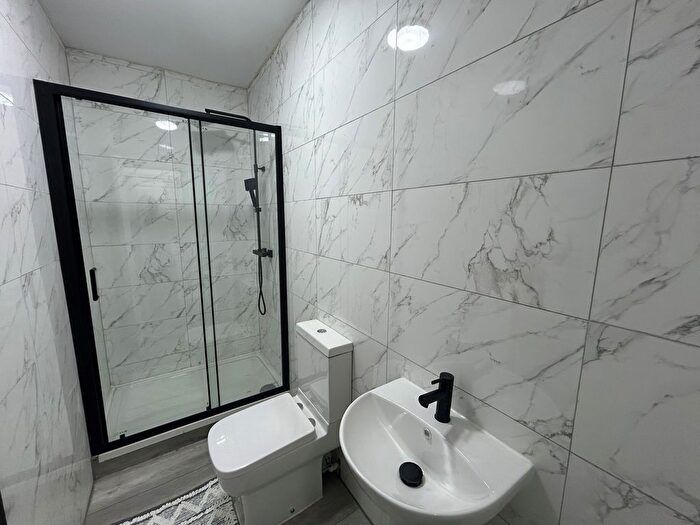 2 Bedroom Flat To Rent In Bolton Road, Salford, M6