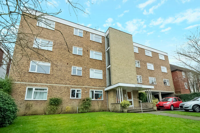 2 Bedroom Apartment To Rent In Lovelace Road, KT6