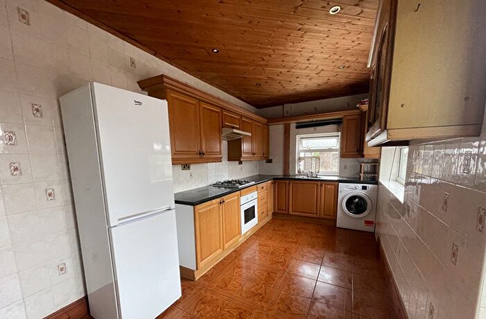 3 Bedroom Terraced House To Rent In Dinas Street, Grangetown, Cardiff, CF11