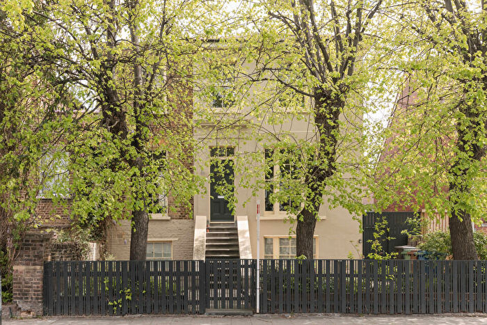 3 Bedroom Maisonette For Sale In Peckham Hill Street, Peckham, London, SE15