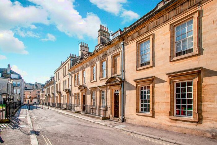 1 Bedroom Flat To Rent In Beauford Square, BA1