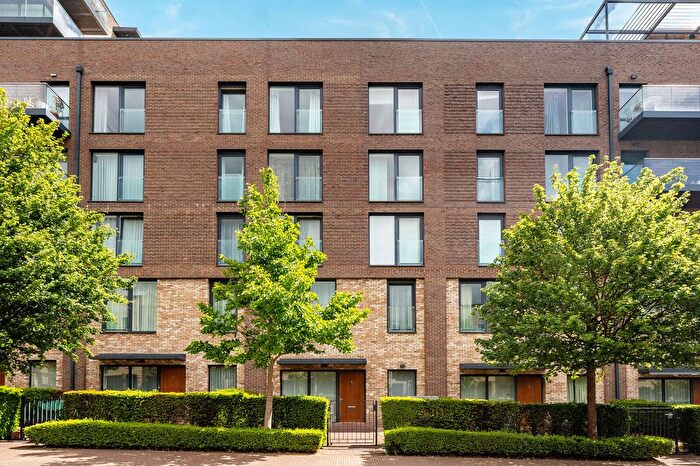3 Bedroom Flat To Rent In Handley Drive, Kidbrooke, London, SE3