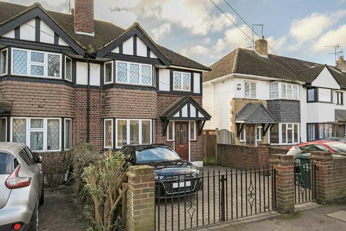 3 Bedroom Property To Rent In Beechwood Avenue, Sunbury-On-Thames, TW16