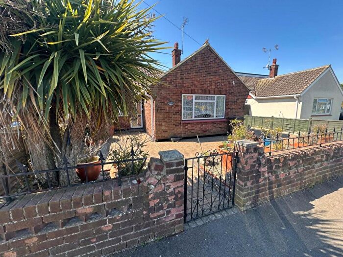 2 Bedroom Bungalow For Sale In Janette Avenue, Canvey Island, SS8