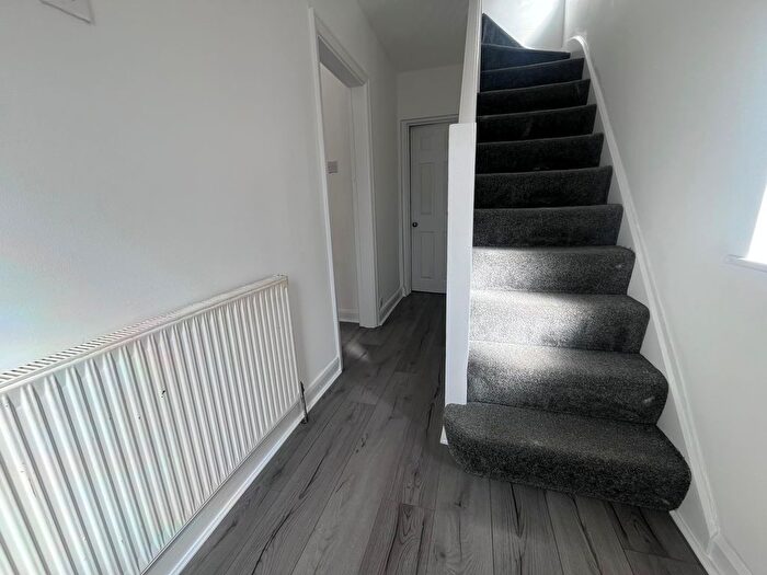 3 Bedroom Semi Detached House To Rent In Broad Lane, Birmingham, B14