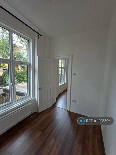 2 Bedroom Flat To Rent In Cressingham Road, London, SE13