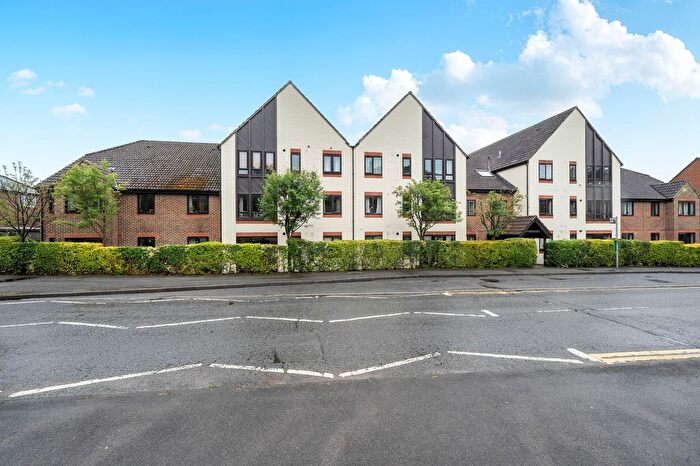 2 Bedroom Flat For Sale In Haslemere, GU27