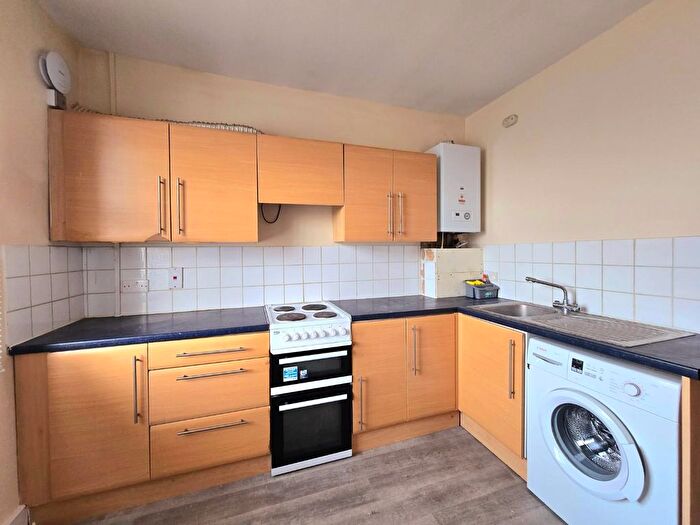 3 Bedroom Flat To Rent In Hertford Road, Enfield, EN3