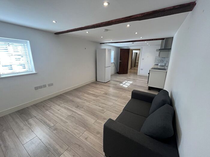 1 Bedroom Flat To Rent In Chapel Street, Billericay, CM12