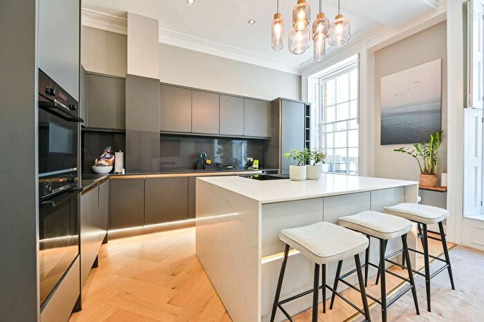 2 Bedroom Flat To Rent In Southwark Bridge Road, London Bridge, London, SE1