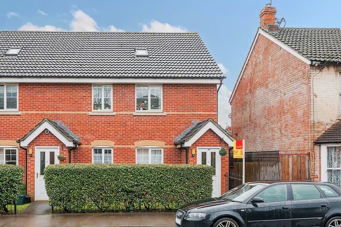 2 Bedroom Maisonette To Rent In Newbury, Berkshire, RG14