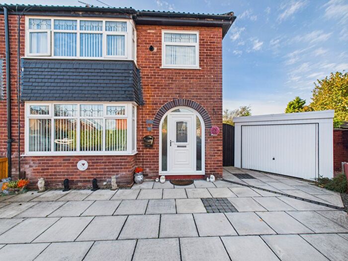 3 Bedroom Semi-detached House For Sale In Barn Croft, Penwortham, PR1