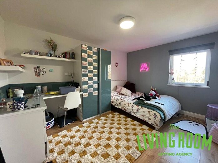 5 Bedroom Flat To Rent In Library Court, Fairoak Road, Cathays, CF24