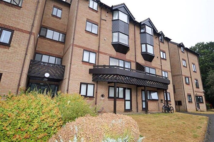 1 Bedroom Flat To Rent In Hawkshill, Dellfield, St Albans, AL1