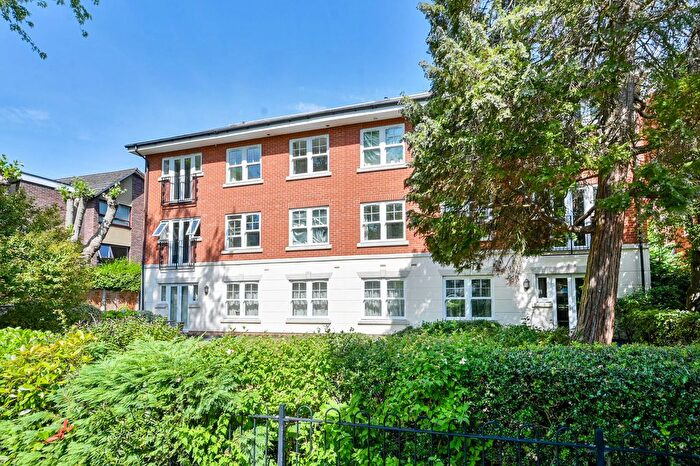 2 Bedroom Flat For Sale In Lovelace Road, Surbiton, KT6