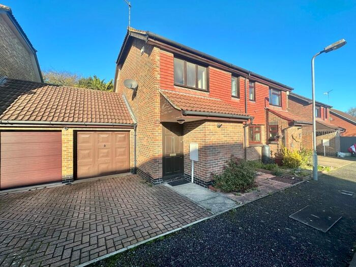 3 Bedroom Semi-Detached House To Rent In Peal Close, Hoo, ME3