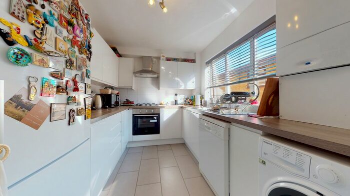 2 Bedroom Flat To Rent In Chloe Court, Worple Road, London, SW19