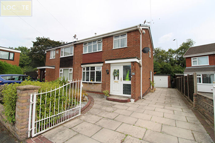 3 Bedroom Semi-Detached House For Sale In Whalley Avenue, Davyhulme, M41