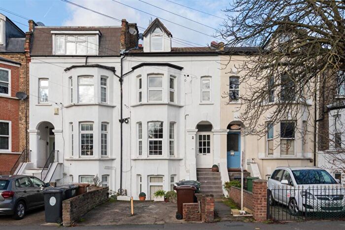 2 Bedroom Apartment To Rent In Wallwood Road, Leytonstone, E11