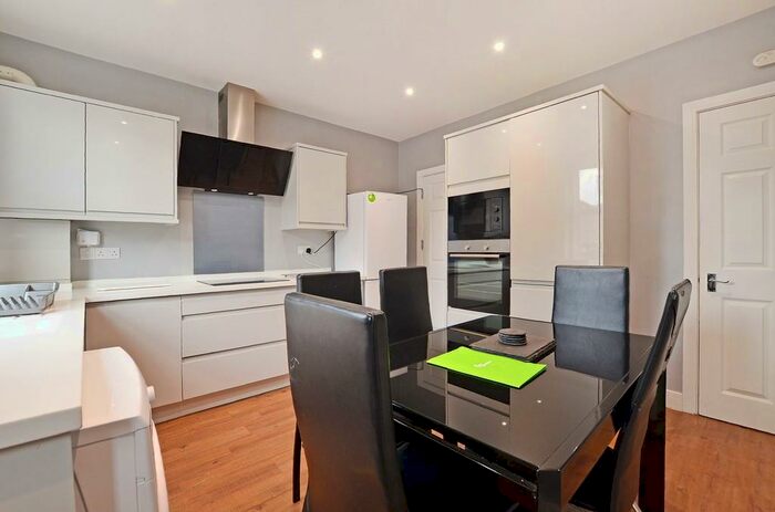 5 Bedroom Terraced House To Rent In Priestley Street - Student Property, S2