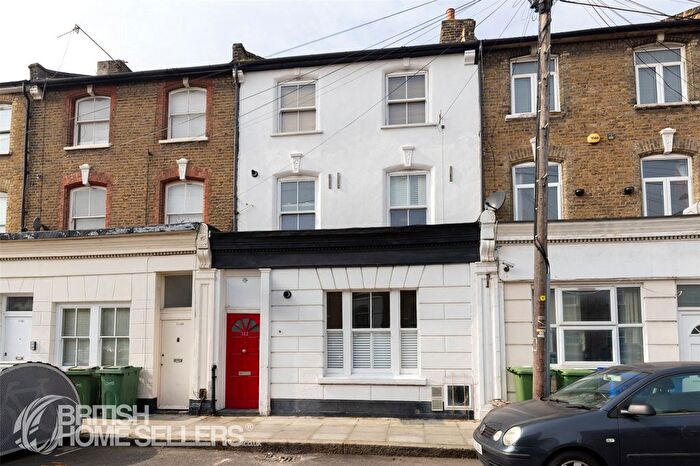 3 Bedroom Flat For Sale In Friary Road, London, SE15
