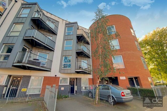 2 Bedroom Ground Maisonette To Rent In Drinkwater Road, Harrow, HA2