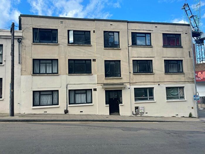 2 Bedroom Flat To Rent In Cheapside, Brighton, East Sussex, BN1