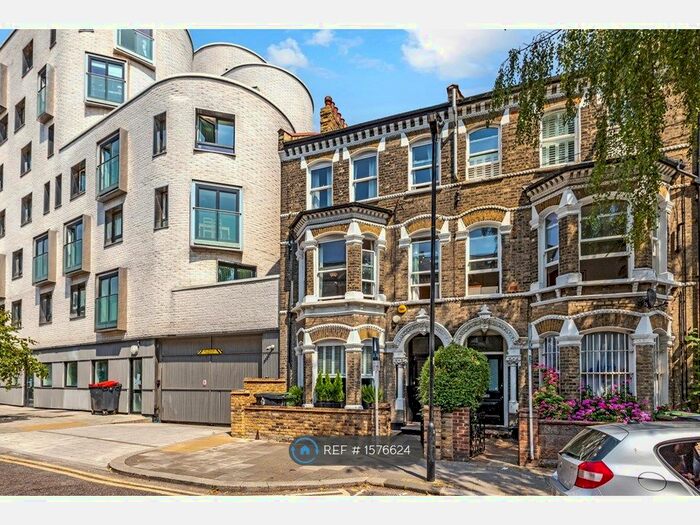 2 Bedroom Flat To Rent In St Luke's Avenue, London, SW4