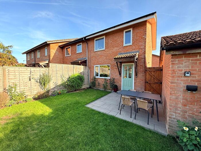 3 Bedroom End Of Terrace House For Sale In Marryat Road, New Milton, Hampshire., BH25