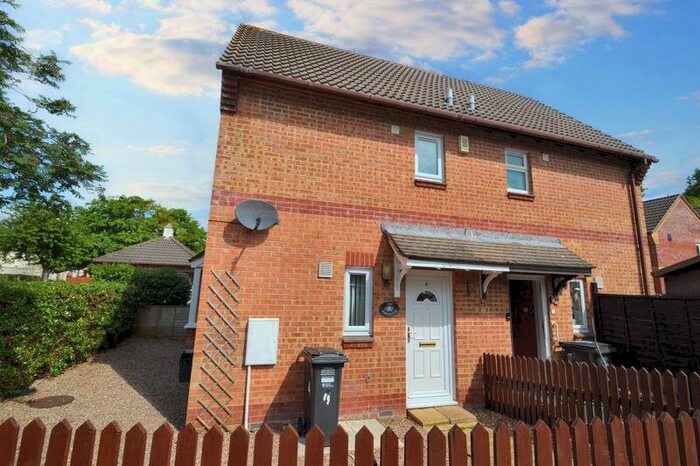 2 Bedroom Terraced House To Rent In Sawyers Court, Clevedon, BS21